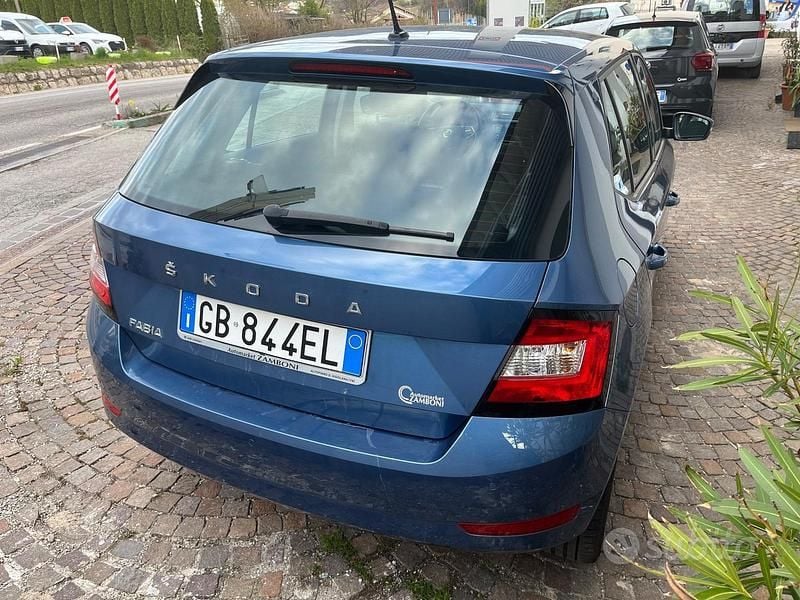 Usata Skoda Fabia Design Edition 95 CV (69 kW) 2020 Blu Berlina
