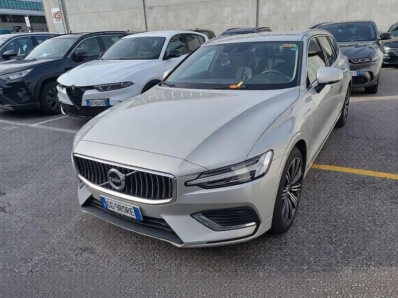 Usata Volvo V60 Inscription 253 CV (186 kW) 2021 Argento Station wagon