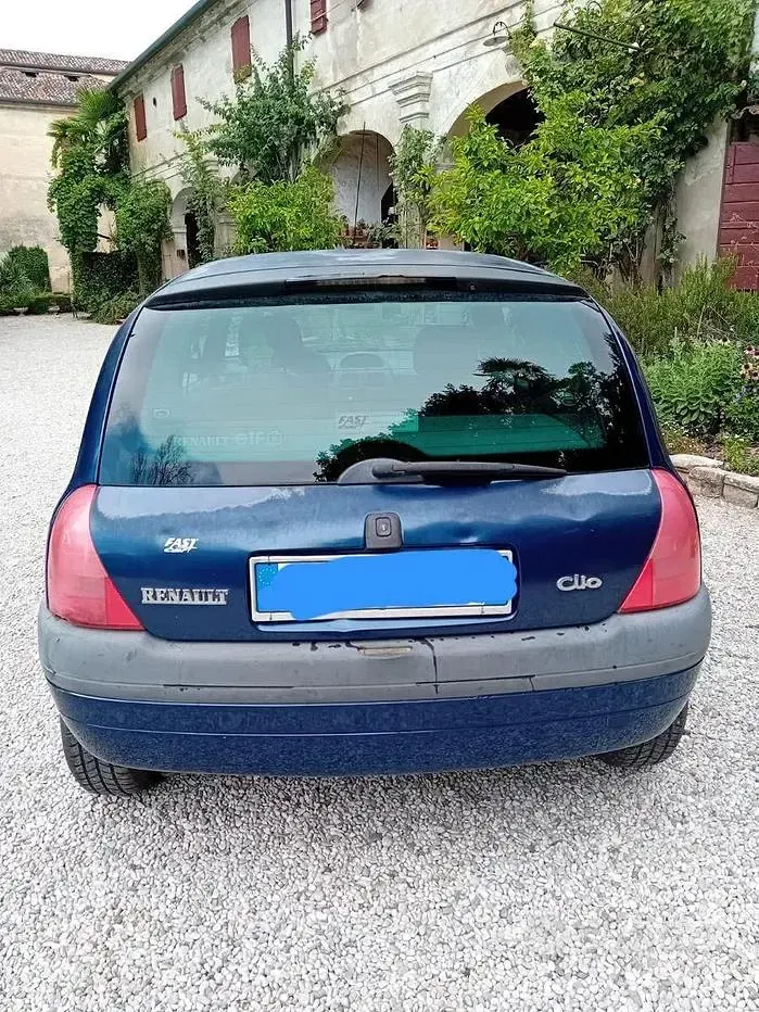 Usata Renault Clio 98 CV (72 kW) 2001 Bluazzurro Berlina