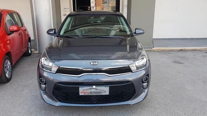 Usata Kia Rio 85 CV (62 kW) 2018 Grigio Berlina