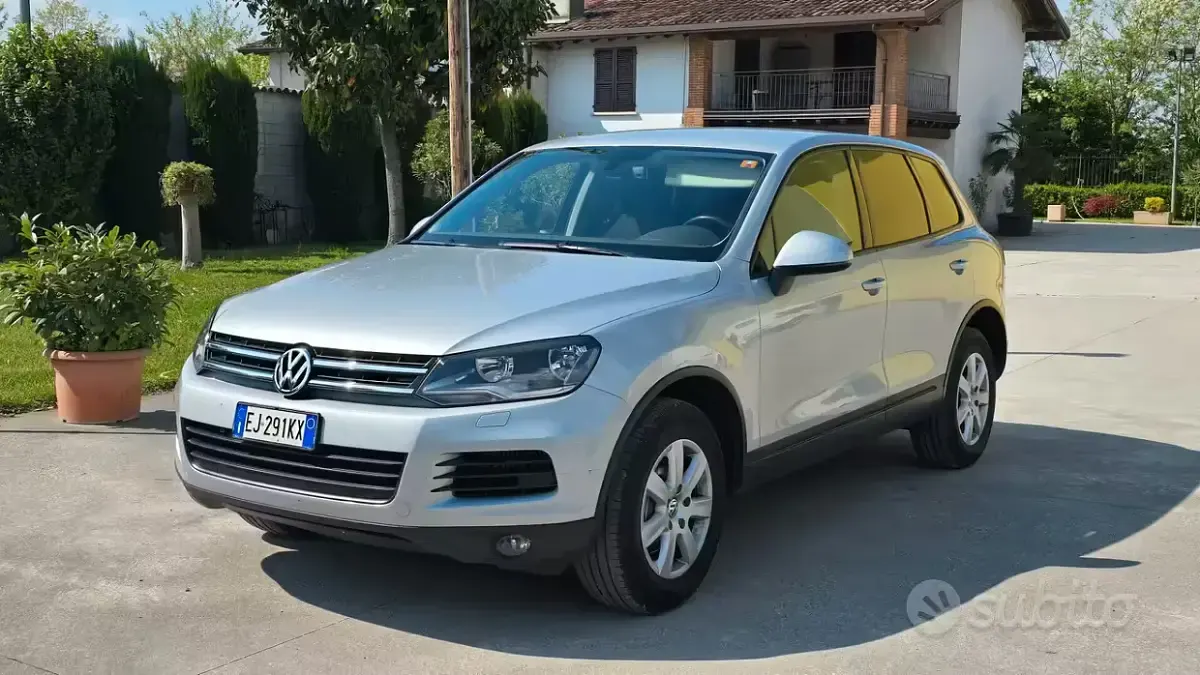 Usata VW Touareg Executive 245 CV (180 kW) 2011 Grigio SUV