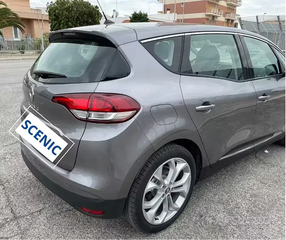 Usata Renault Scénic IV 120 CV (88 kW) 2021 Grigio Monovolume