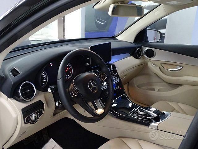 Usata Mercedes GLC220 170 CV (125 kW) 2018 Nero Berlina
