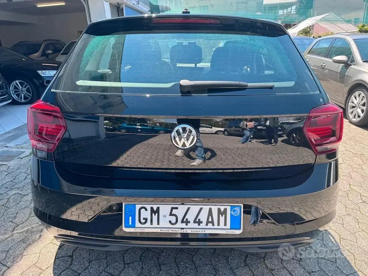 Käytetty VW Polo Trendline 80 HP (58 kW) 2019 Musta Viistoperä