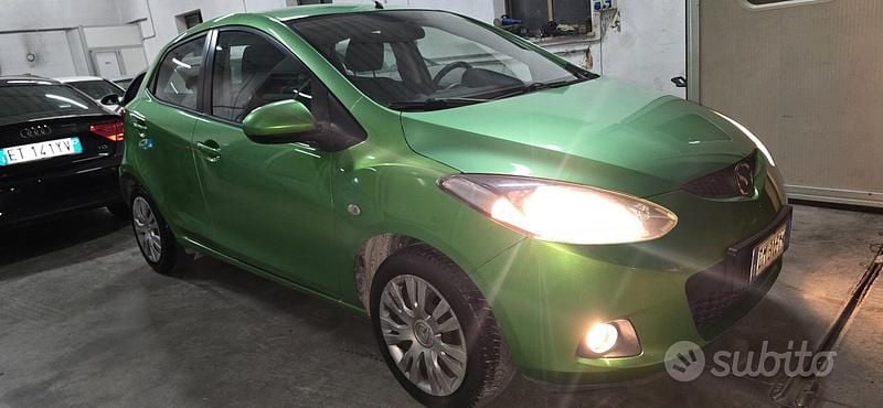 Usata Mazda 2 75 CV (55 kW) 2008 Verde Utilitaria