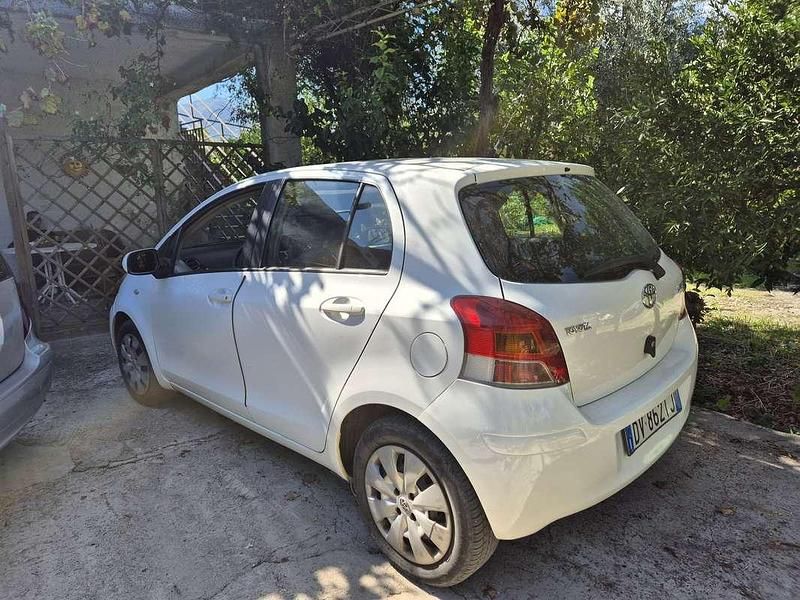 Usata Toyota Yaris Sol 101 CV (74 kW) 2009 Berlina