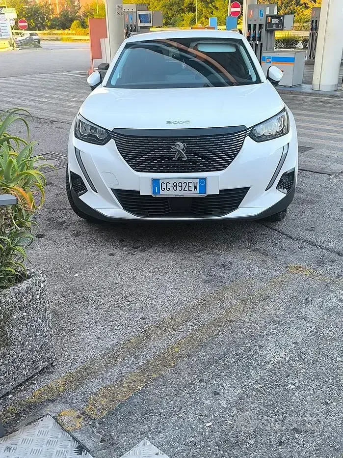 Usata Peugeot 2008 131 CV (96 kW) 2021 Bianco SUV