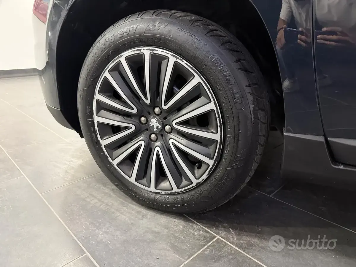 Usata Peugeot 2008 Active 110 CV (80 kW) 2019 Bluazzurro SUV