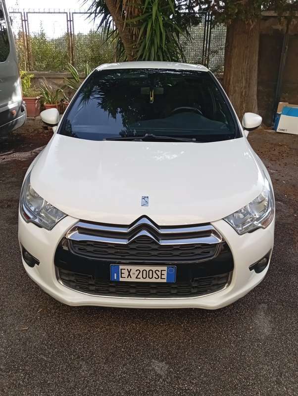 Usato 2014 Citroën DS4 1.6 Diesel 114 CV (6.900 €)