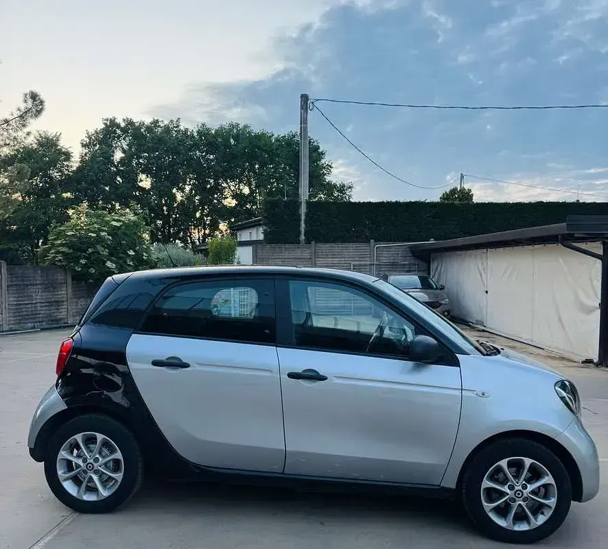 Usata Smart ForFour Prime 71 CV (52 kW) 2015 Argento Utilitaria