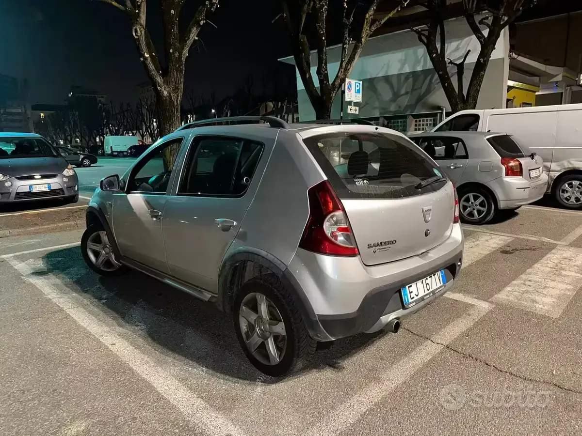 Usata Dacia Sandero Stepway 84 CV (61 kW) 2012 Grigio Berlina