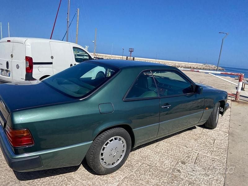 Usata Mercedes E300 1990 Verde Berlina