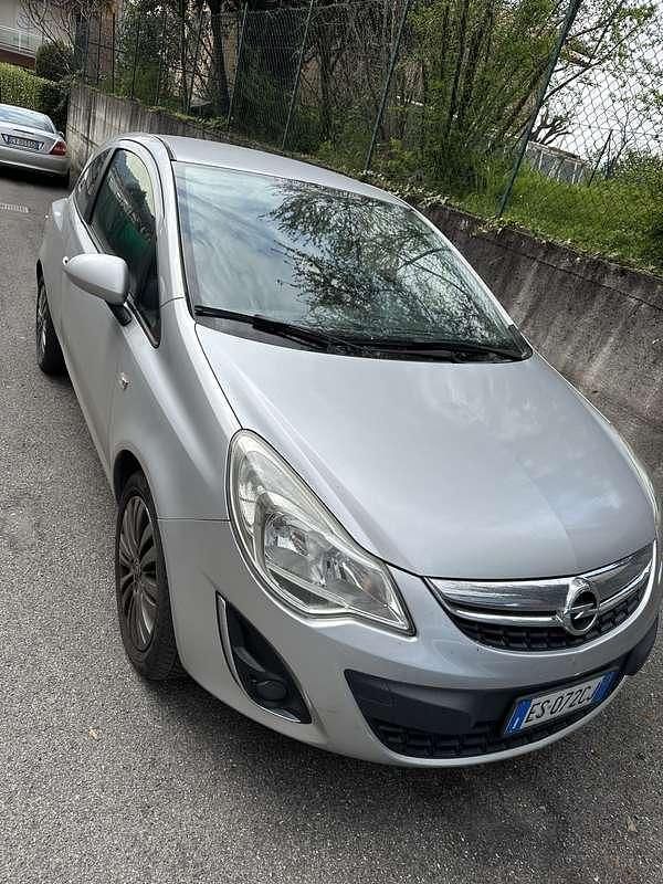 Usata Opel Corsa Edition 86 CV (63 kW) 2013 Utilitaria