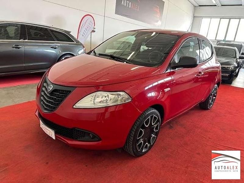 Usata Lancia Ypsilon 69 CV (50 kW) 2014 Rosso Utilitaria