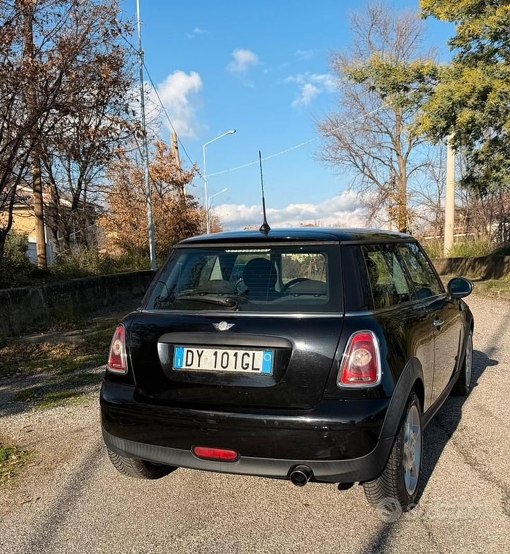 Usata Mini Cooper 75 CV (55 kW) 2009 Nero Utilitaria