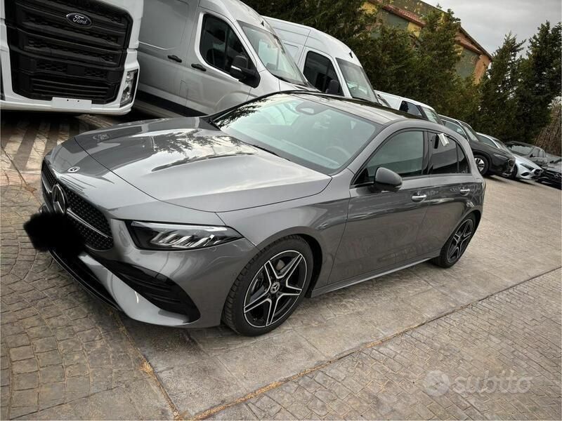 Grigio Usata 2024 Mercedes A180 Tre volumi | 36.000 € (Molto cara) - Immagine 1/4
