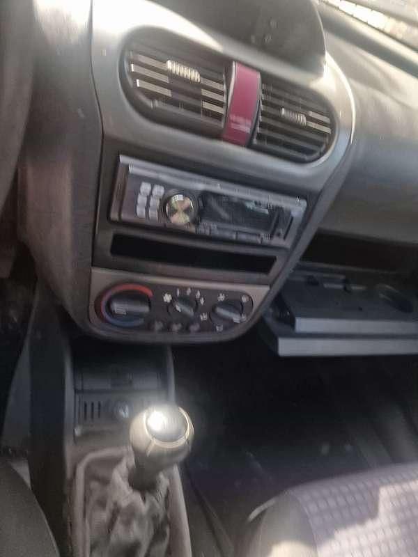 Usata Opel Corsa 50 CV (36 kW) 1998 Utilitaria