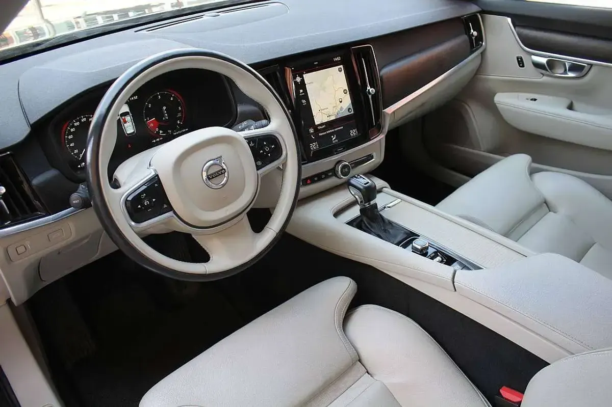 Usata Volvo V90 CC 190 CV (139 kW) 2017 Gray Station wagon