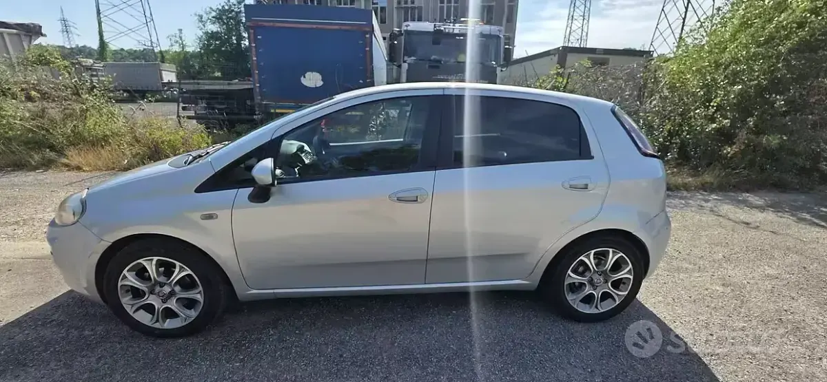 Usata Fiat Punto 85 CV (62 kW) 2013 Grigio Utilitaria