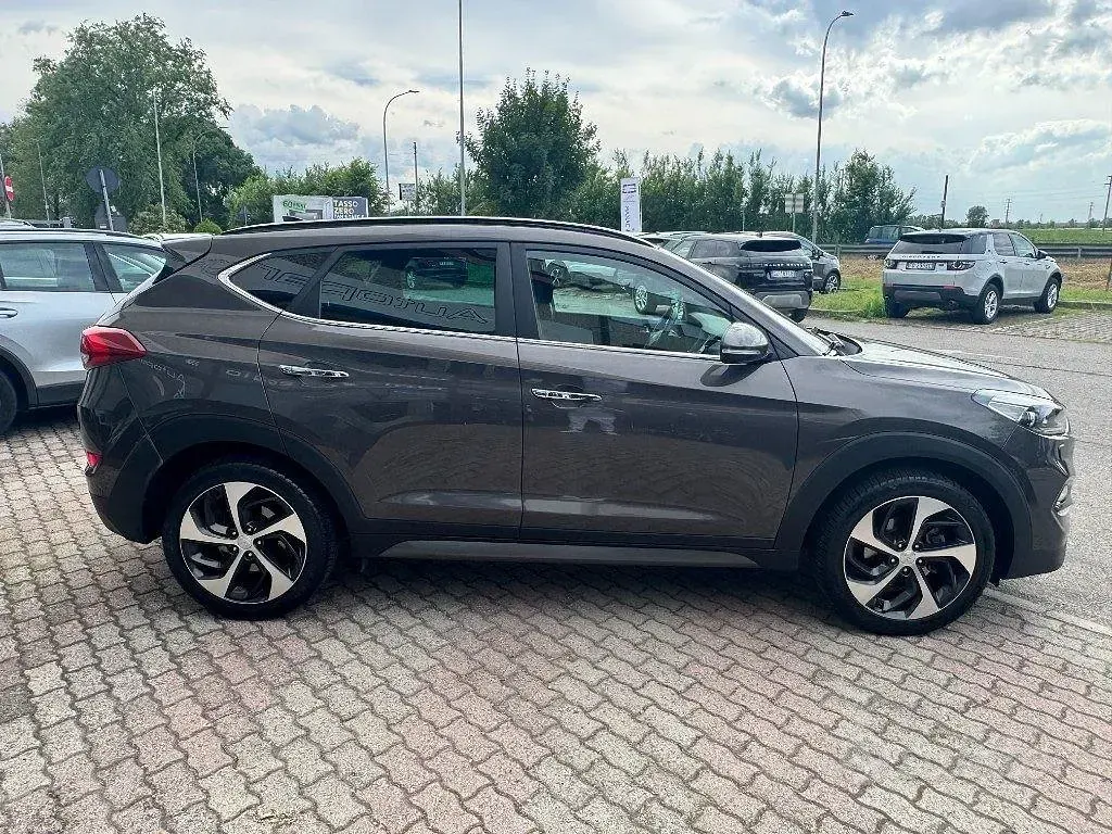 Usata Hyundai Tucson Xpossible 141 CV (103 kW) 2017 Grigio scuro SUV