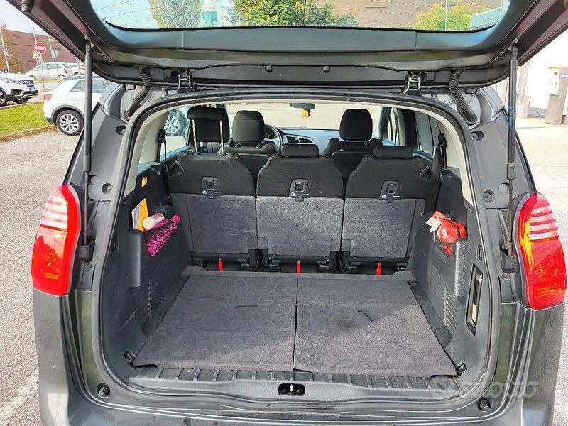 Usata Peugeot 5008 Premium 120 CV (88 kW) 2010 Grigio Monovolume