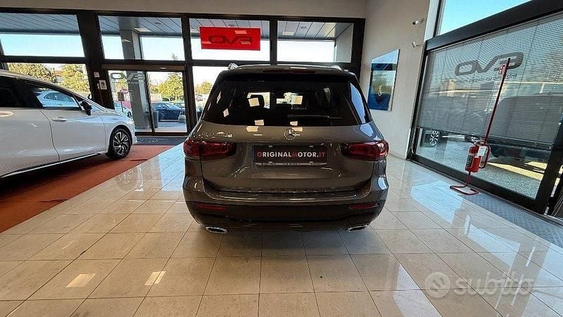 Usata Mercedes GLB180 116 CV (85 kW) 2020 Grigio SUV