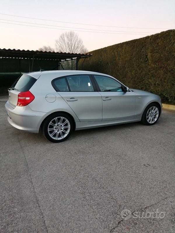Usata BMW 118 143 CV (105 kW) 2009 Utilitaria