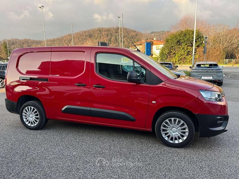 Usata Toyota Proace 101 CV (74 kW) 2022 Rosso Monovolume