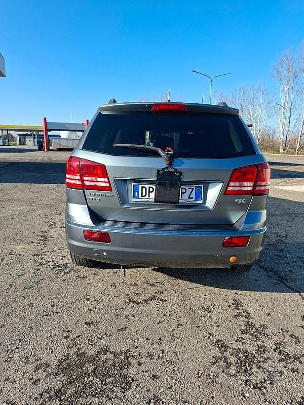 Usata Dodge Journey 140 CV (102 kW) 2008 Grigio SUV