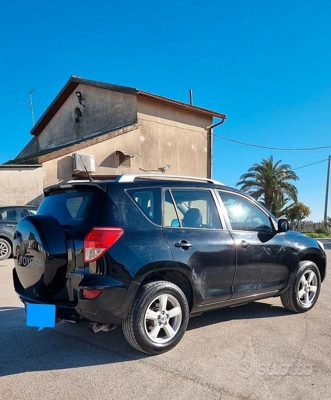 Usata Toyota RAV4 136 CV (100 kW) 2007 Nero SUV