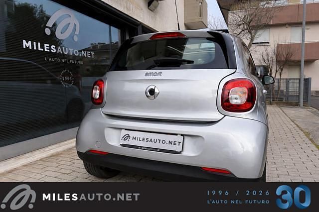 Begagnad Smart ForFour 71 HK (52 kW) 2019 Silver Halvkombi