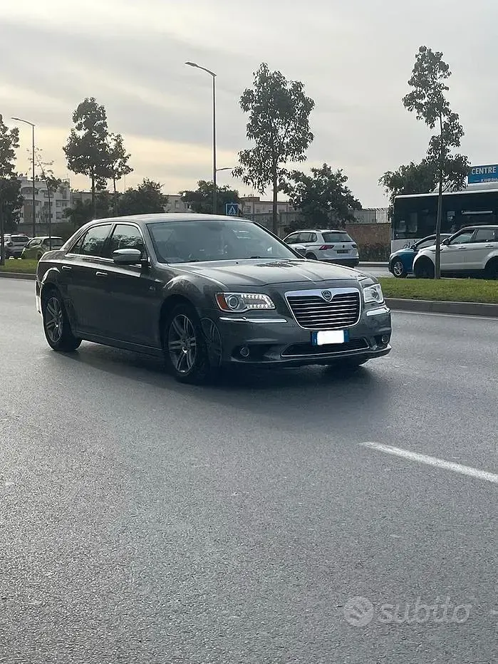Usata Lancia Thema 239 CV (175 kW) 2014 Grigio Berlina