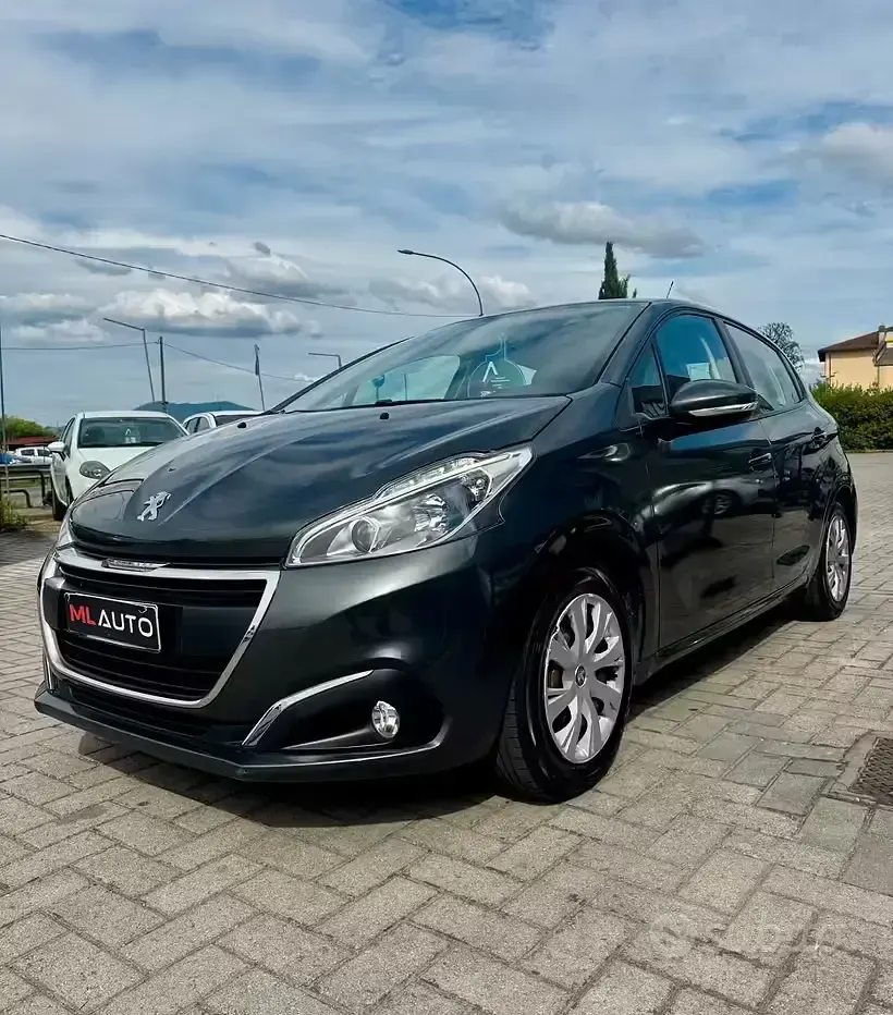 Usata Peugeot 208 Allure 82 CV (60 kW) 2017 Grigio Utilitaria