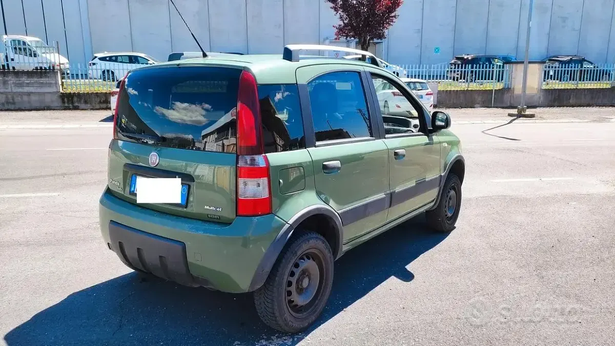 Usado Fiat Panda 4x4 69 HP (50 kW) 2010 Verde Citadino