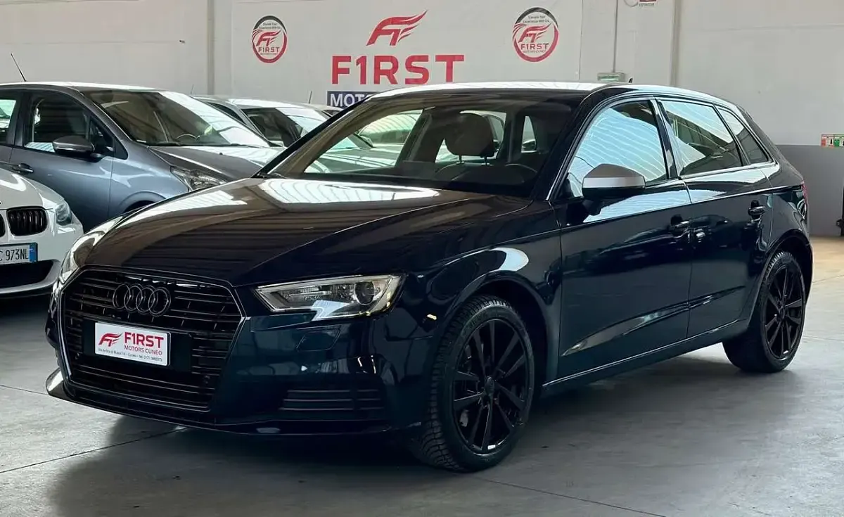 Usata Audi A3 Design 150 CV (110 kW) 2019 Blu Berlina