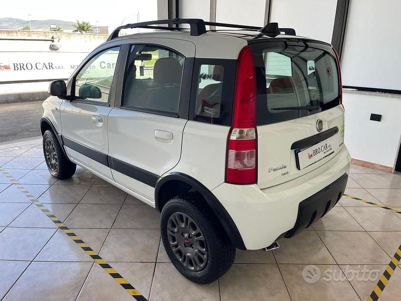Usata Fiat Panda 4x4 Climbing 60 CV (44 kW) 2004 Bianco Utilitaria
