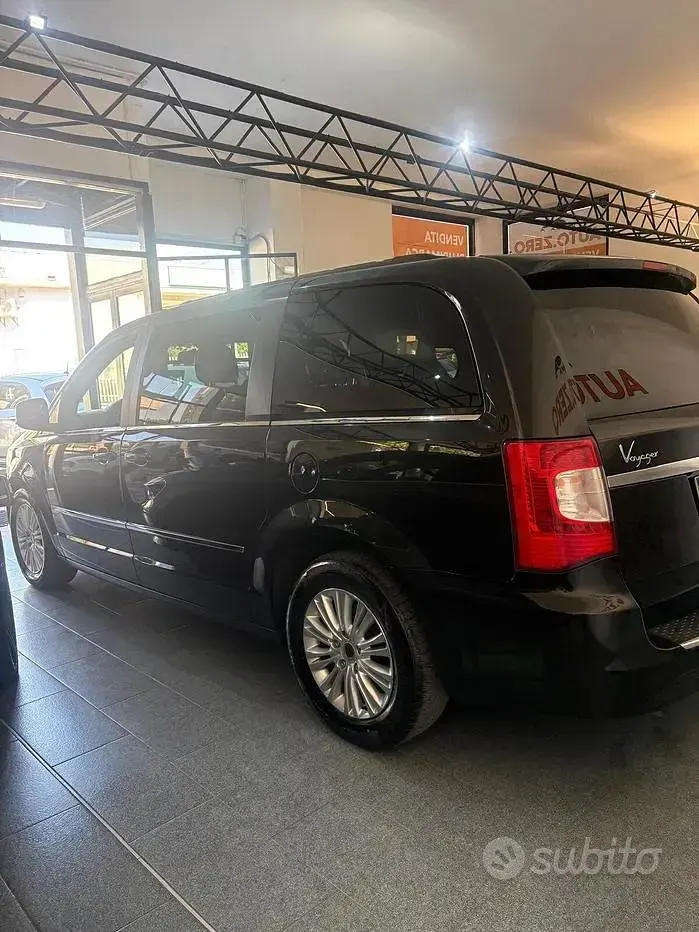 Usata Lancia Voyager Platinum 178 CV (130 kW) 2014 Nero Monovolume