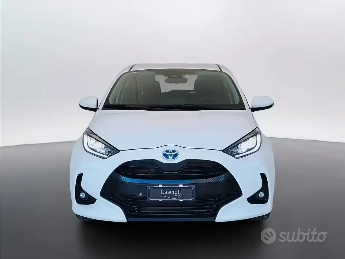 Usata Toyota Yaris Trend 92 CV (67 kW) 2022 Bianco Utilitaria