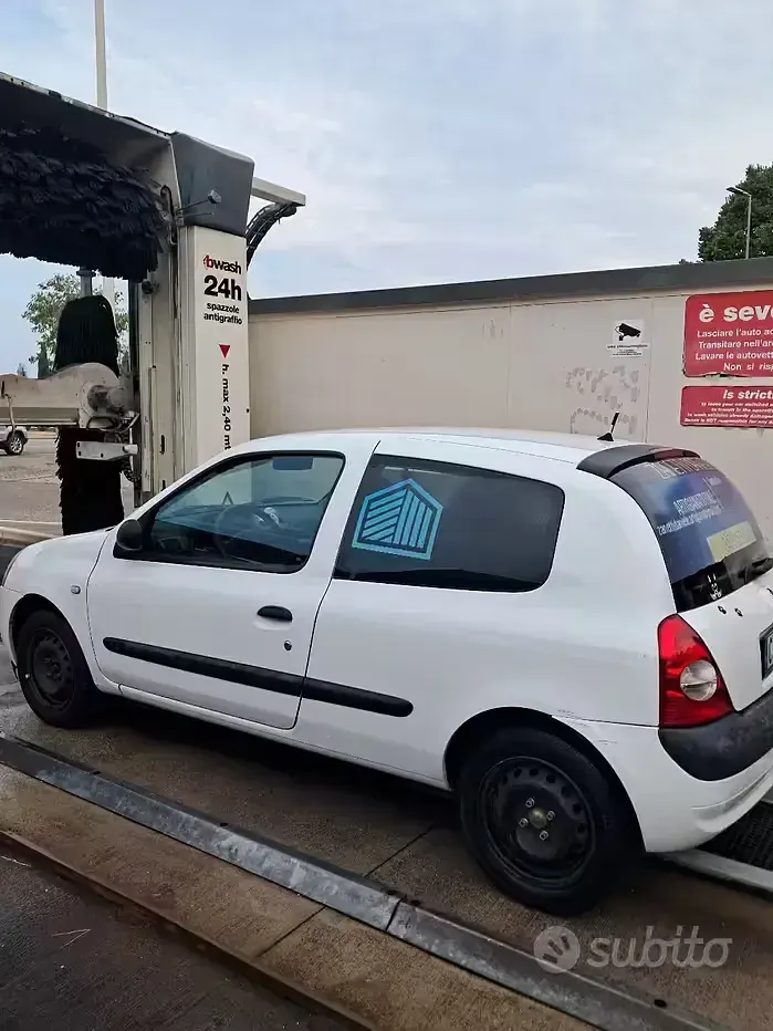 Usata Renault Clio II Authentique 58 CV (42 kW) 2005 Bianco Berlina