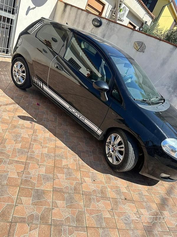 Usata Fiat Grande Punto 75 CV (55 kW) 2006 Nero Utilitaria