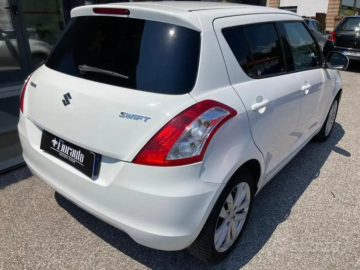 Usata Suzuki Swift Cool 94 CV (69 kW) 2015 Bianco Utilitaria