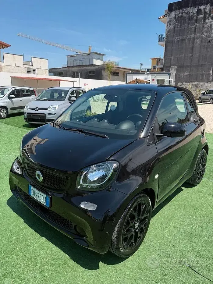 Usata Smart ForTwo Electric Drive Passion 41 kW (56 CV) 2022 Nero Berlina