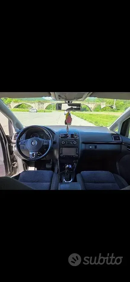 Begagnad VW Touran 140 HK (102 kW) 2011 Grå Minibuss