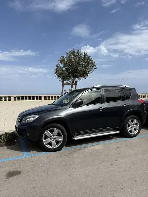 Usata Toyota RAV4 Premium 177 CV (130 kW) 2008 SUV