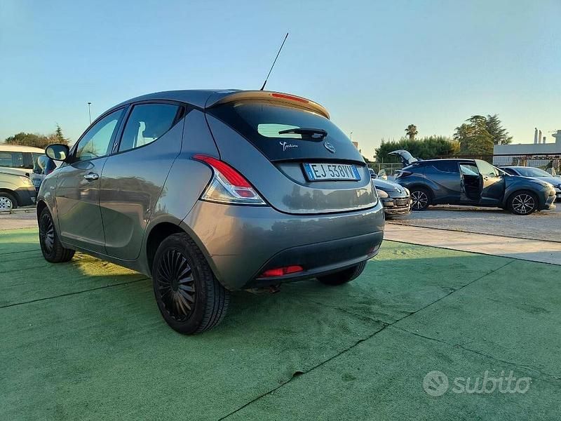Usata Lancia Ypsilon Platinum 69 CV (50 kW) 2011 Grigio Utilitaria
