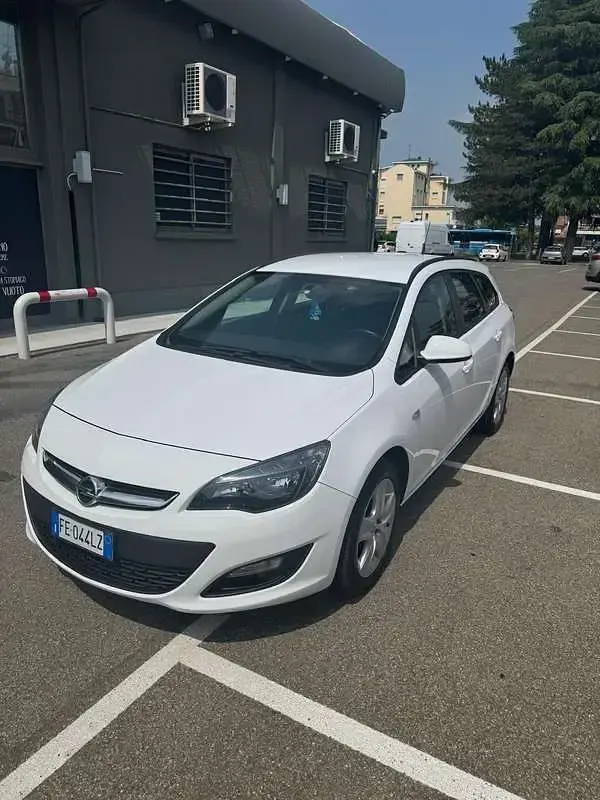 Usata Opel Astra Business 110 CV (80 kW) 2016 Station wagon