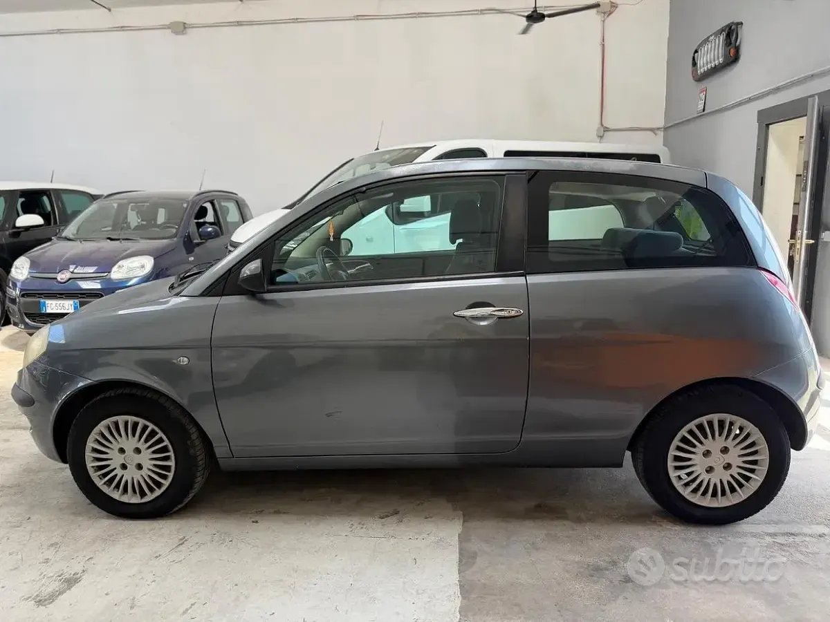 Usata Lancia Ypsilon 60 CV (44 kW) 2004 Grigio Utilitaria