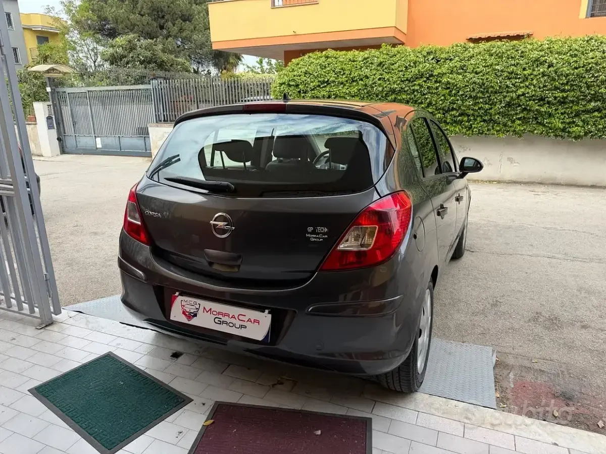 Usado Opel Corsa 86 HP (63 kW) 2012 Cinzento Citadino