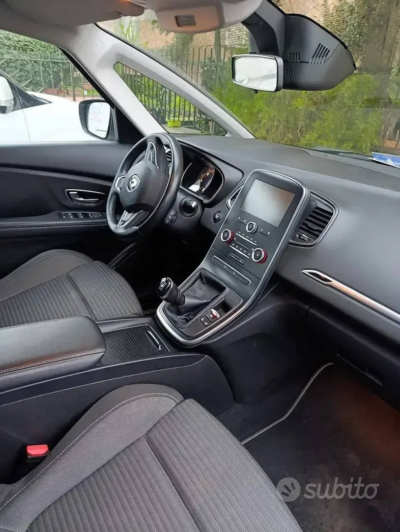 Usata Renault Scénic 120 CV (88 kW) 2020 Monovolume