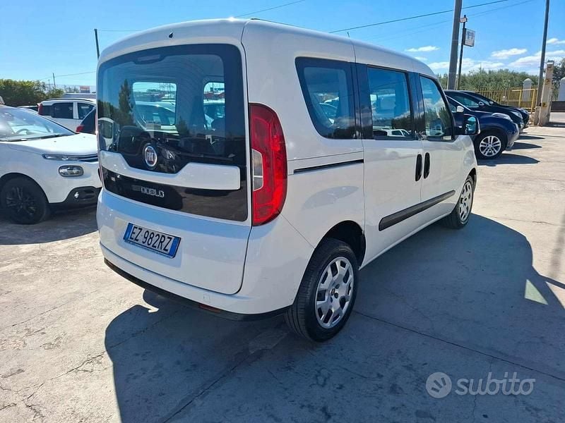 Usata Fiat Doblò Lounge 120 CV (88 kW) 2015 Bianco Monovolume